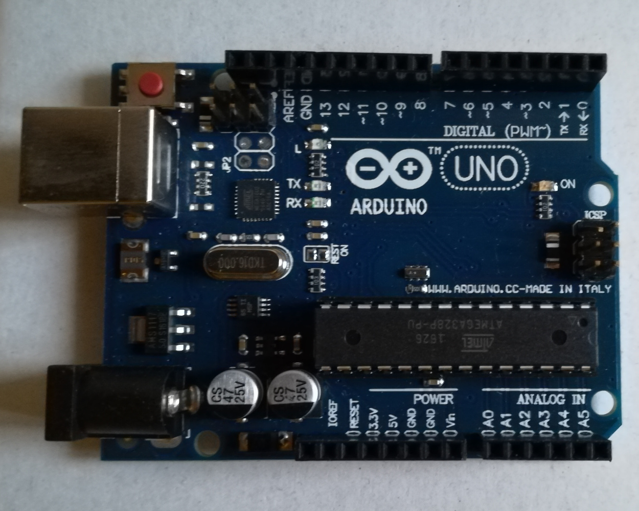 UNO R3, a knock-off of the Arduino UNO.